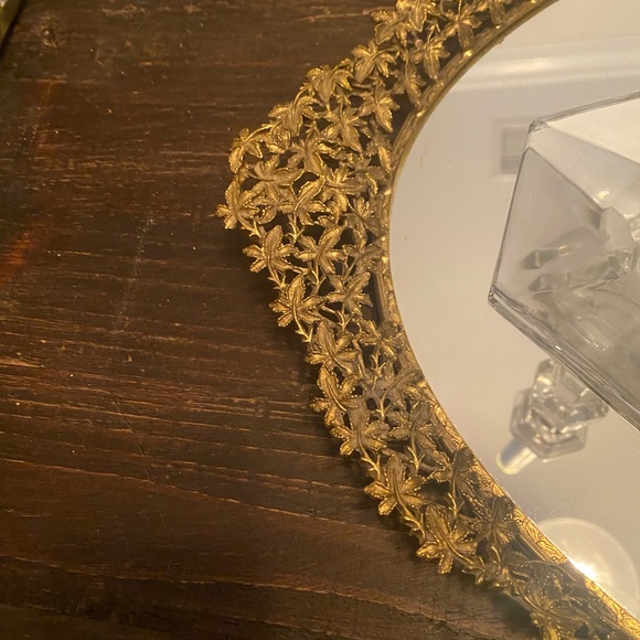 Vintage Large Oval Filigree Vanity / Perfume Mirror Tray - Picture 3 of 8